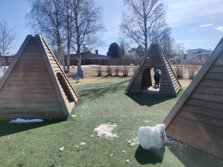 Vastra Skurholmens Lekplats Sweden 2 768x576