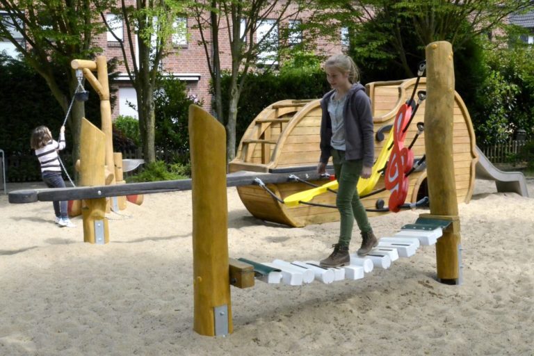 Johann Sebastian Bach Playground Orchestra 3 768x512