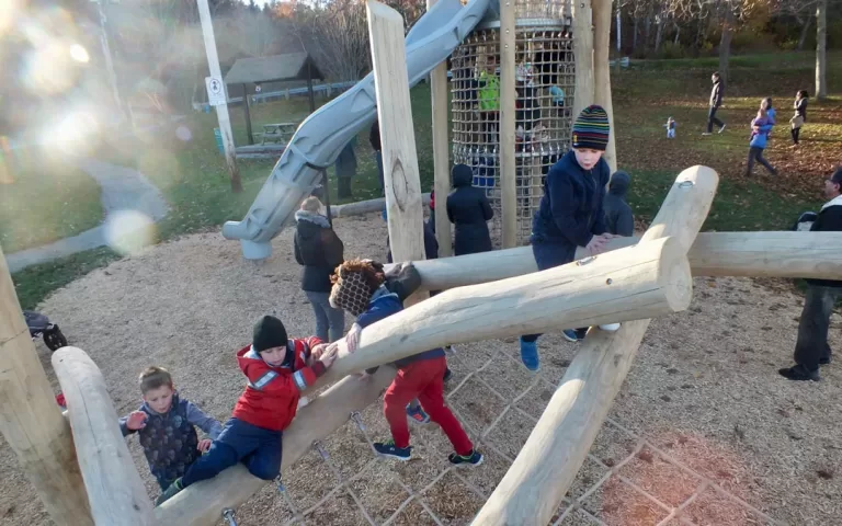 Playground natural climbing active play robinia logs jpg 768x480