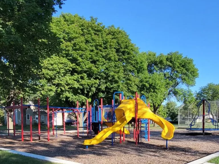 Bienapfl Park 768x576