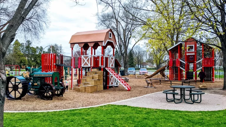 Profile - 11 - Playground Find Profile Sibley Park2 768x432
